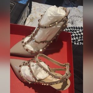 New in the box Valentino Garavani Beige 39